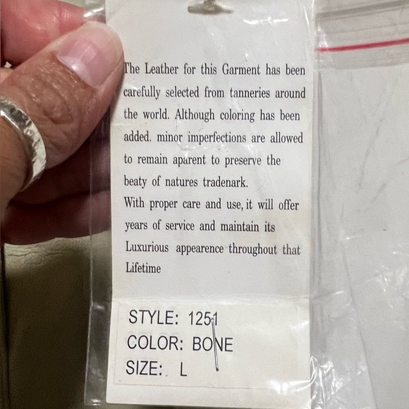 NWT VINTAGE USA Genuine Leather Jacket in Bone | Classic | Fall | Winter - Picture 4 of 13